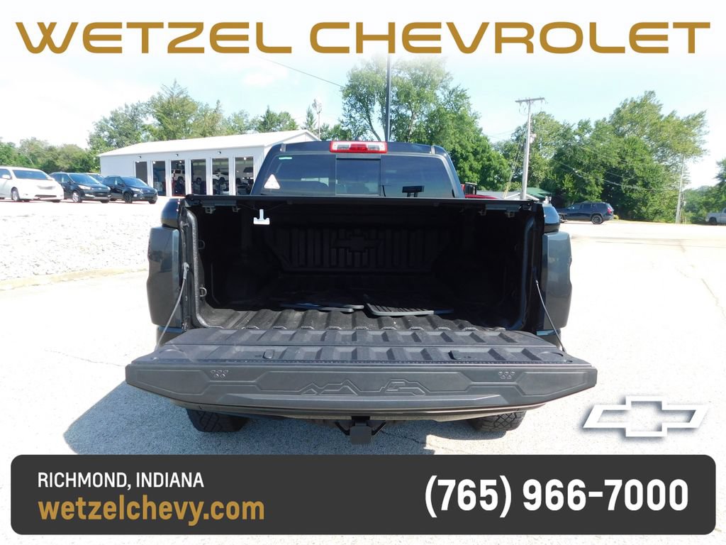 Used 2025 Chevrolet Colorado ZR2 w/ Technology Package AWD/4WD image 6