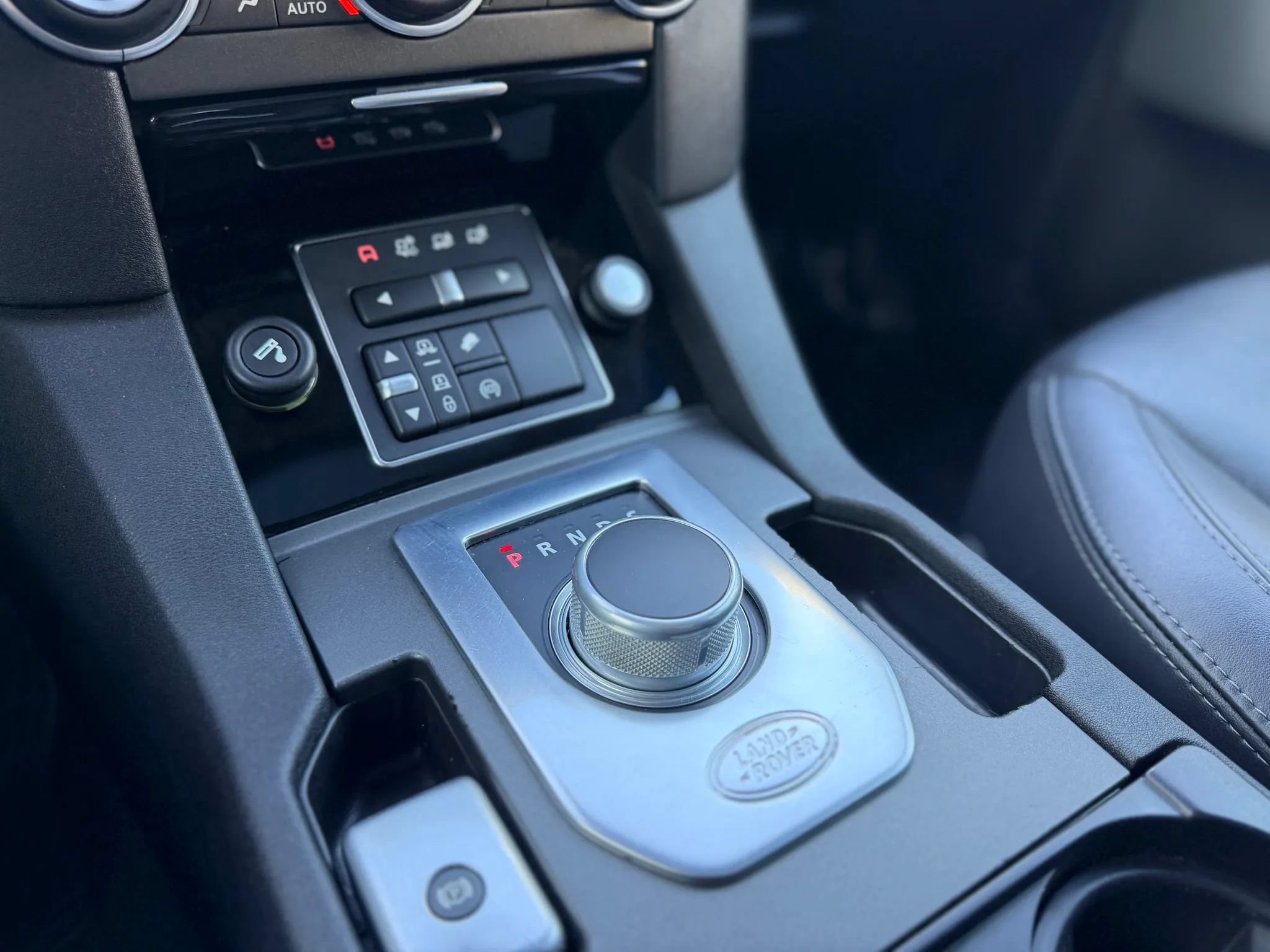 Used 2016 Land Rover LR4 HSE LUX AWD/4WD image 27