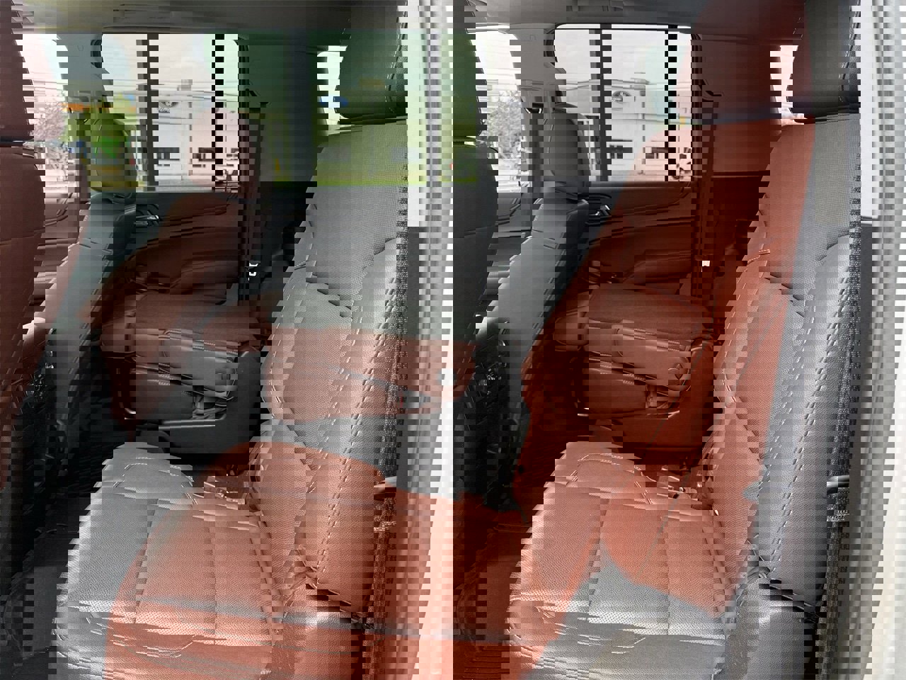 Used 2020 Chevrolet Suburban Premier w/ Premier Plus Edition image 27