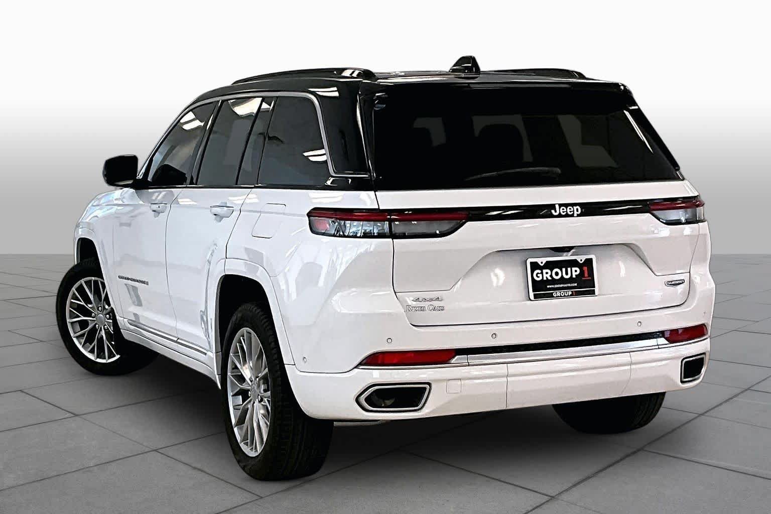 Used 2025 Jeep Grand Cherokee Summit w/ MOPAR Finishing Package AWD/4WD image 11