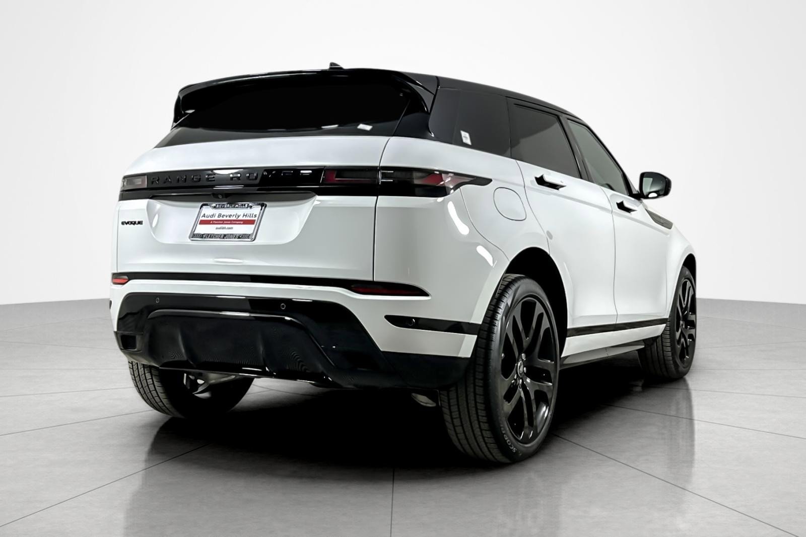 Used 2024 Land Rover Range Rover Evoque Dynamic SE image 5