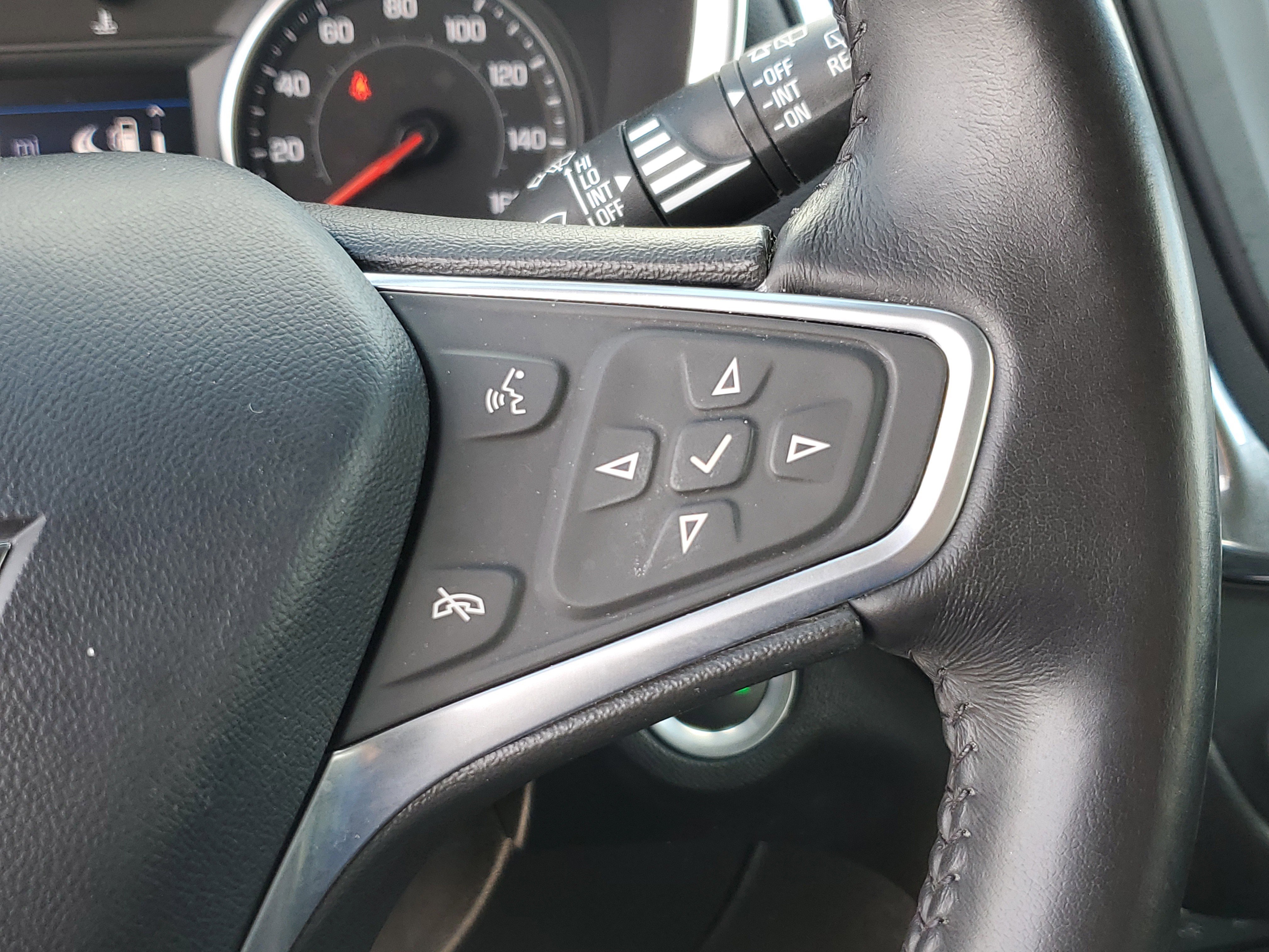 Used 2022 Chevrolet Equinox LT FWD image 23
