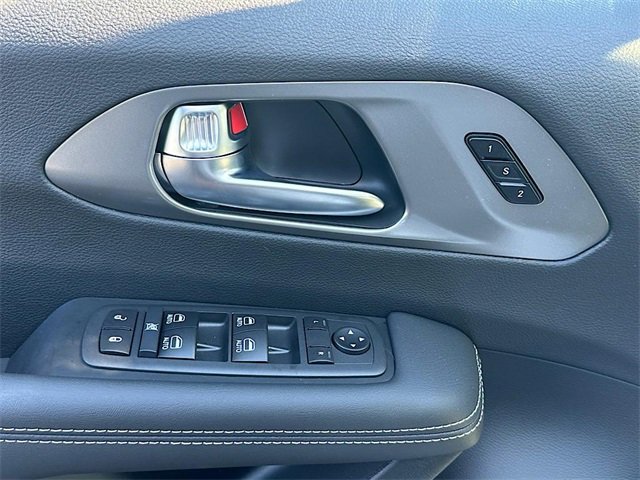 New 2026 Chrysler Pacifica Select image 13