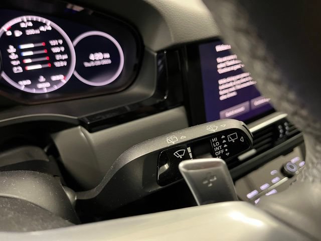 Used 2022 Porsche Cayenne Platinum Edition AWD/4WD image 28