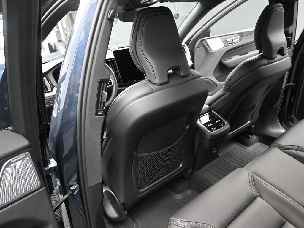 New 2026 Volvo XC60 B5 Ultra w/ Climate Package AWD/4WD image 12