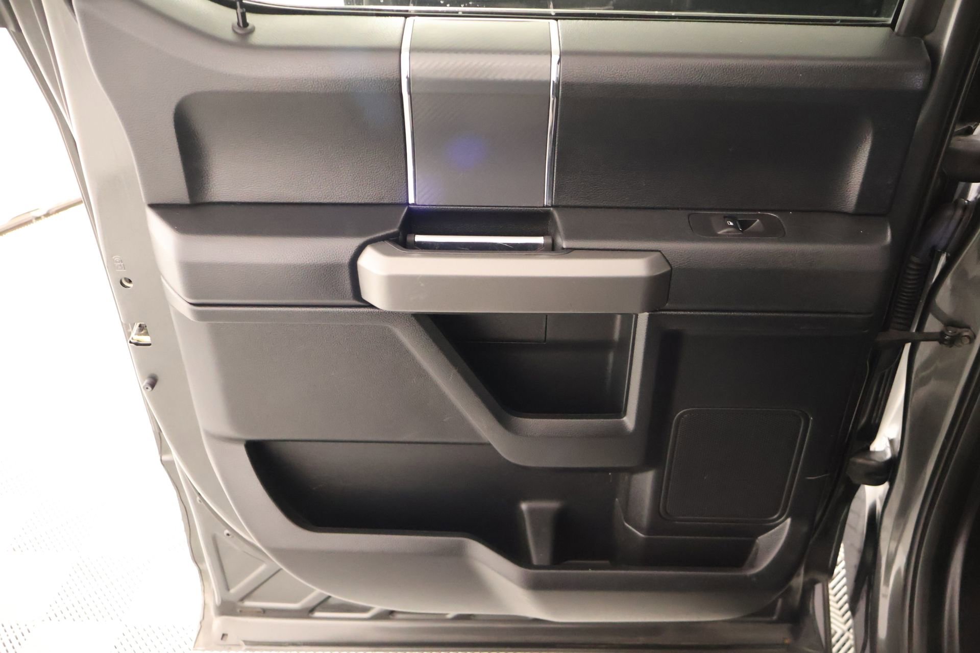 Used 2018 Ford F150 XLT w/ Equipment Group 302A Luxury AWD/4WD image 18