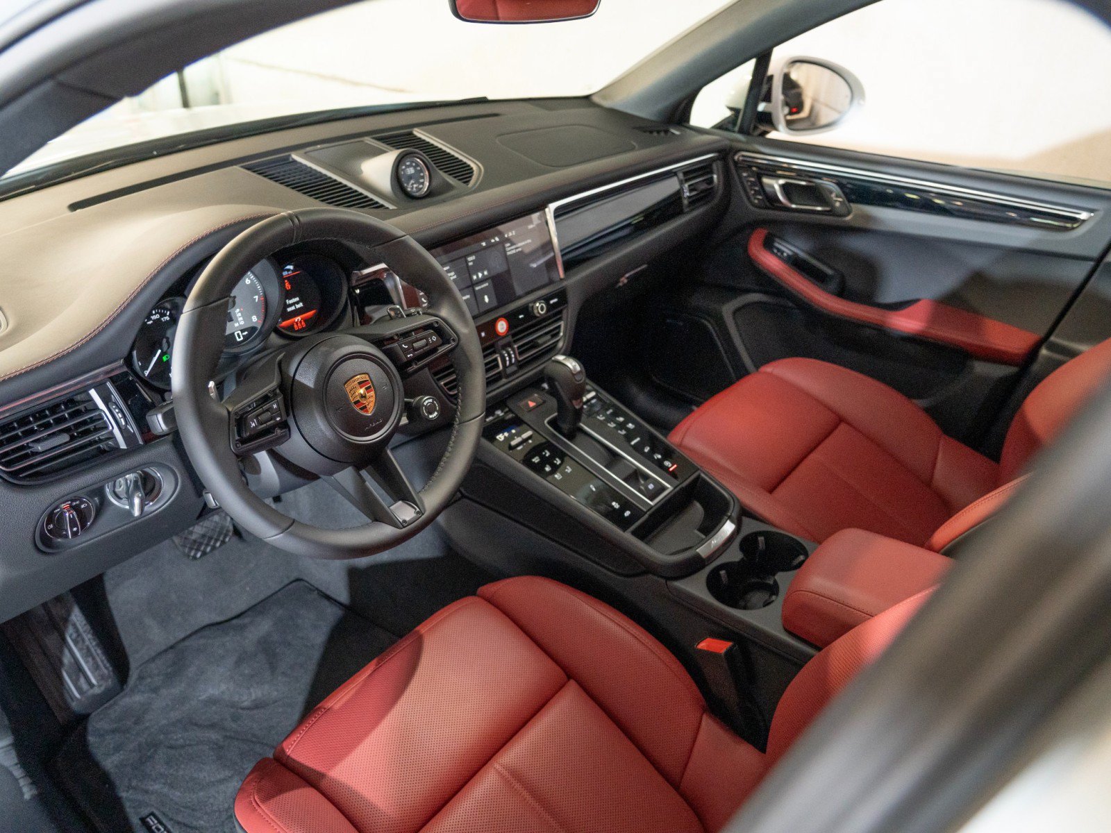 New 2026 Porsche Macan S AWD/4WD image 4