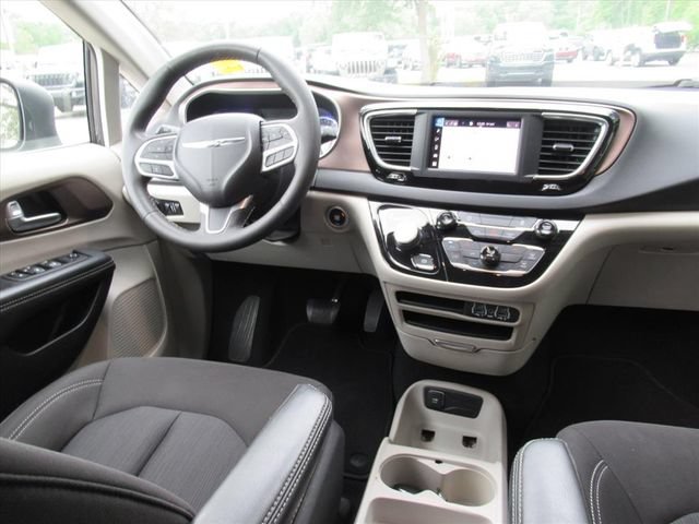 Certified 2023 Chrysler Voyager LX FWD image 13