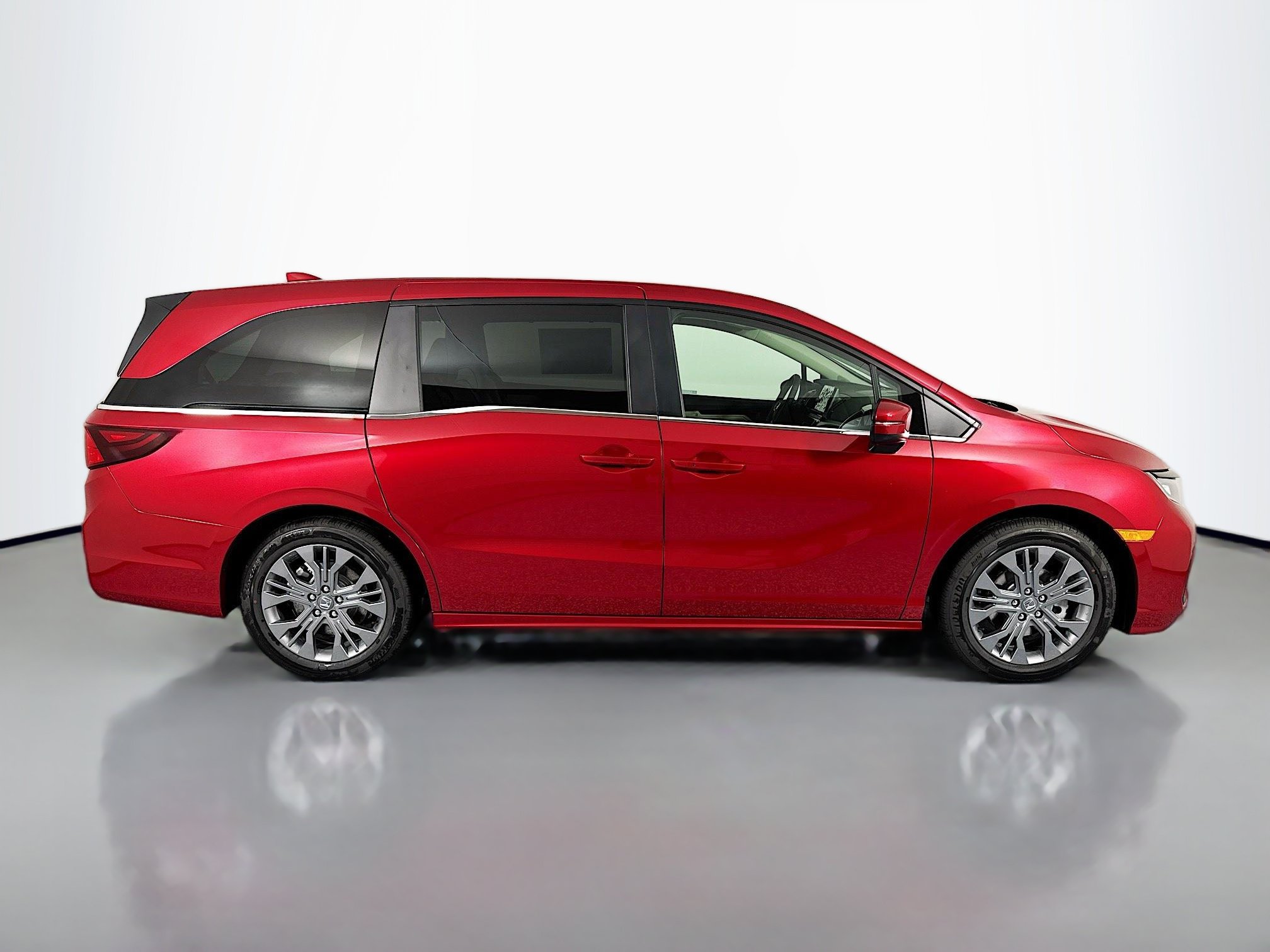 New 2026 Honda Odyssey Touring image 4