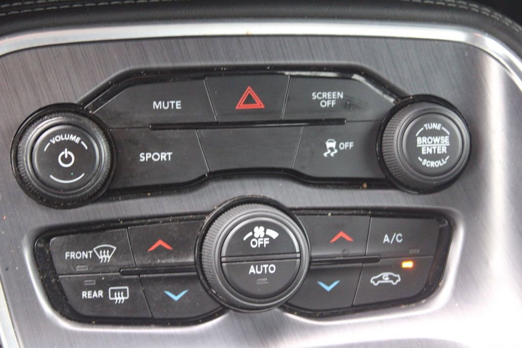 Used 2018 Dodge Challenger SXT image 33