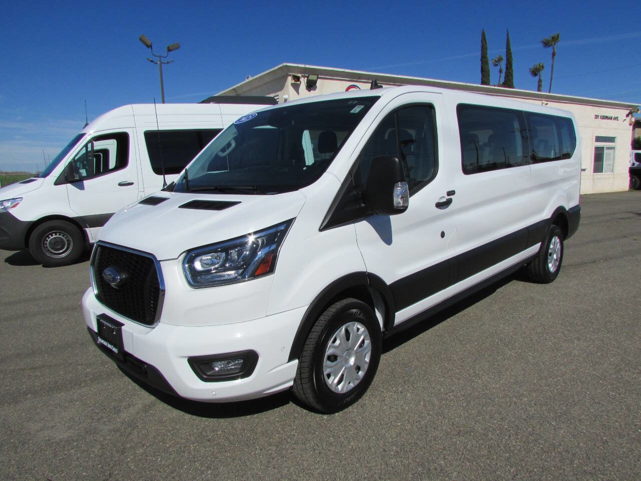 Used 2023 Ford Transit 350 XLT image 4