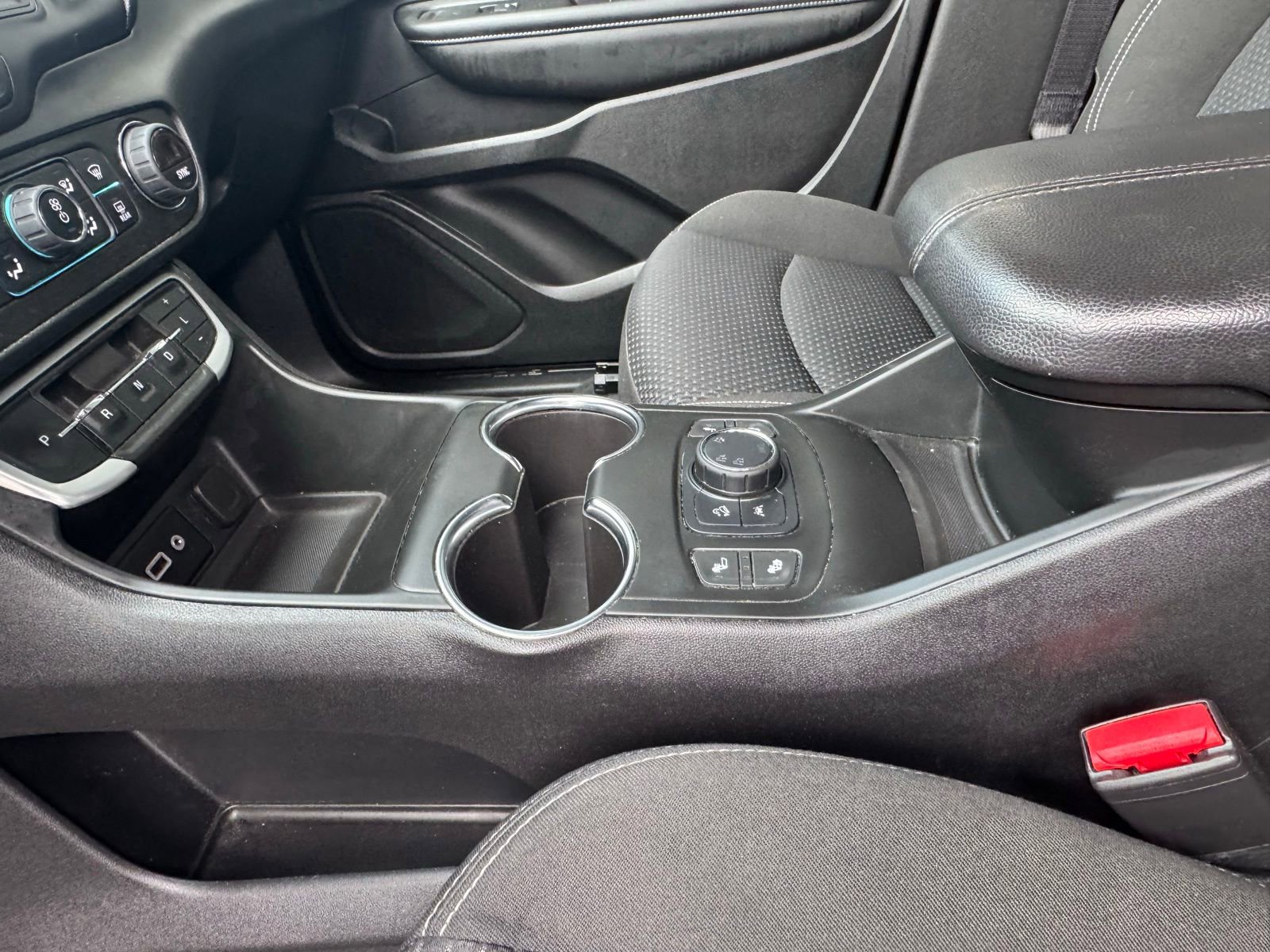 Used 2022 GMC Terrain SLE image 15