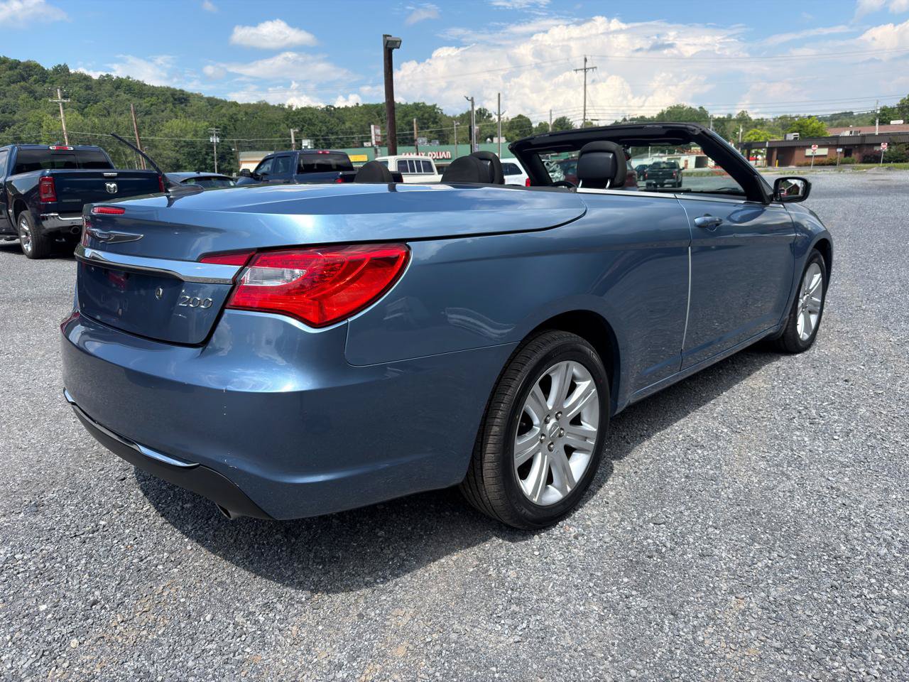Used 2011 Chrysler 200 Touring FWD image 7