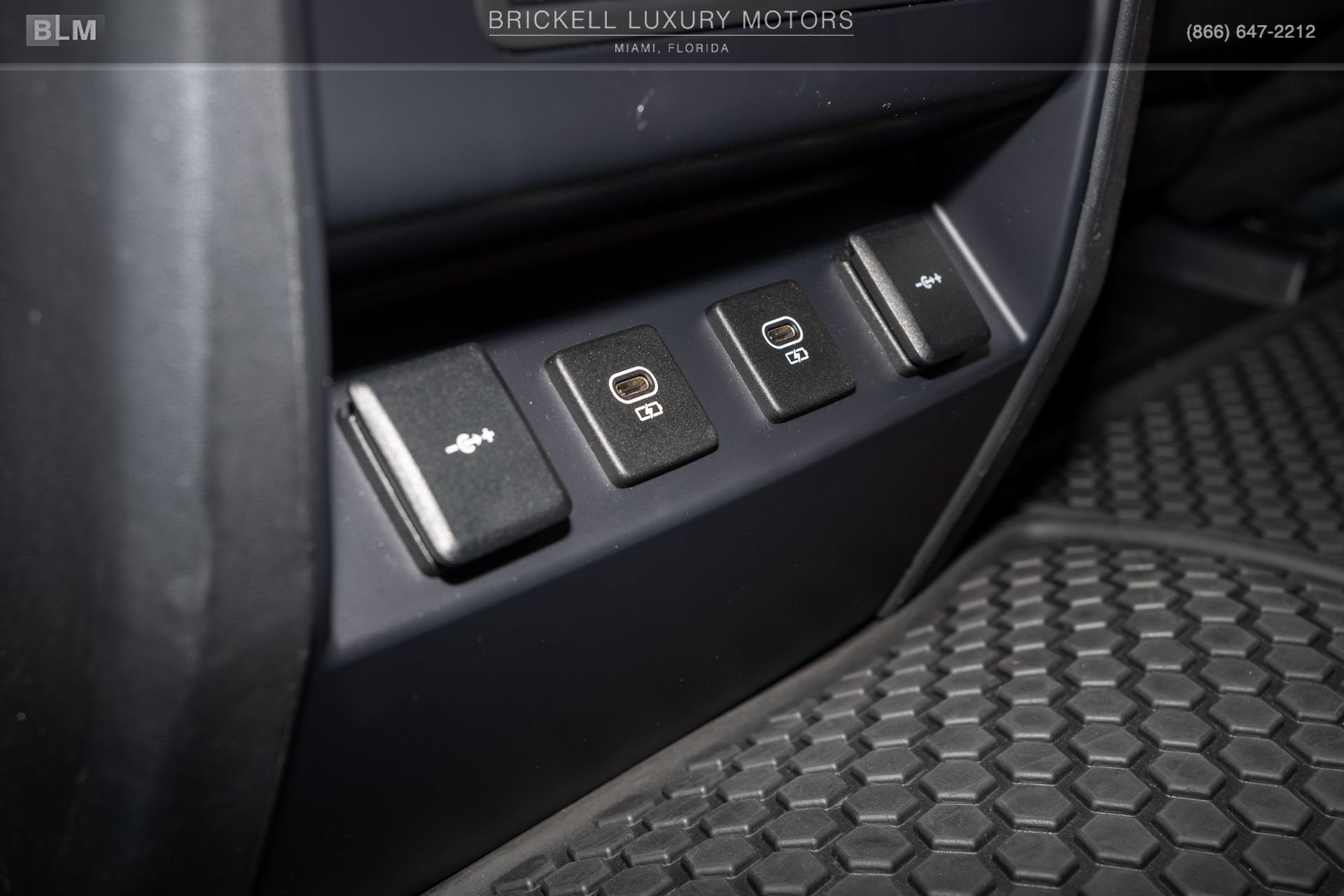 Used 2022 Land Rover Defender 90 X-Dynamic HSE image 24