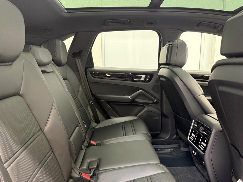 Certified 2023 Porsche Cayenne S image 12