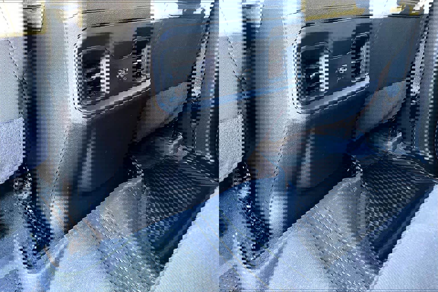 Used 2025 Chevrolet Silverado 2500 LT w/ Convenience Package image 34