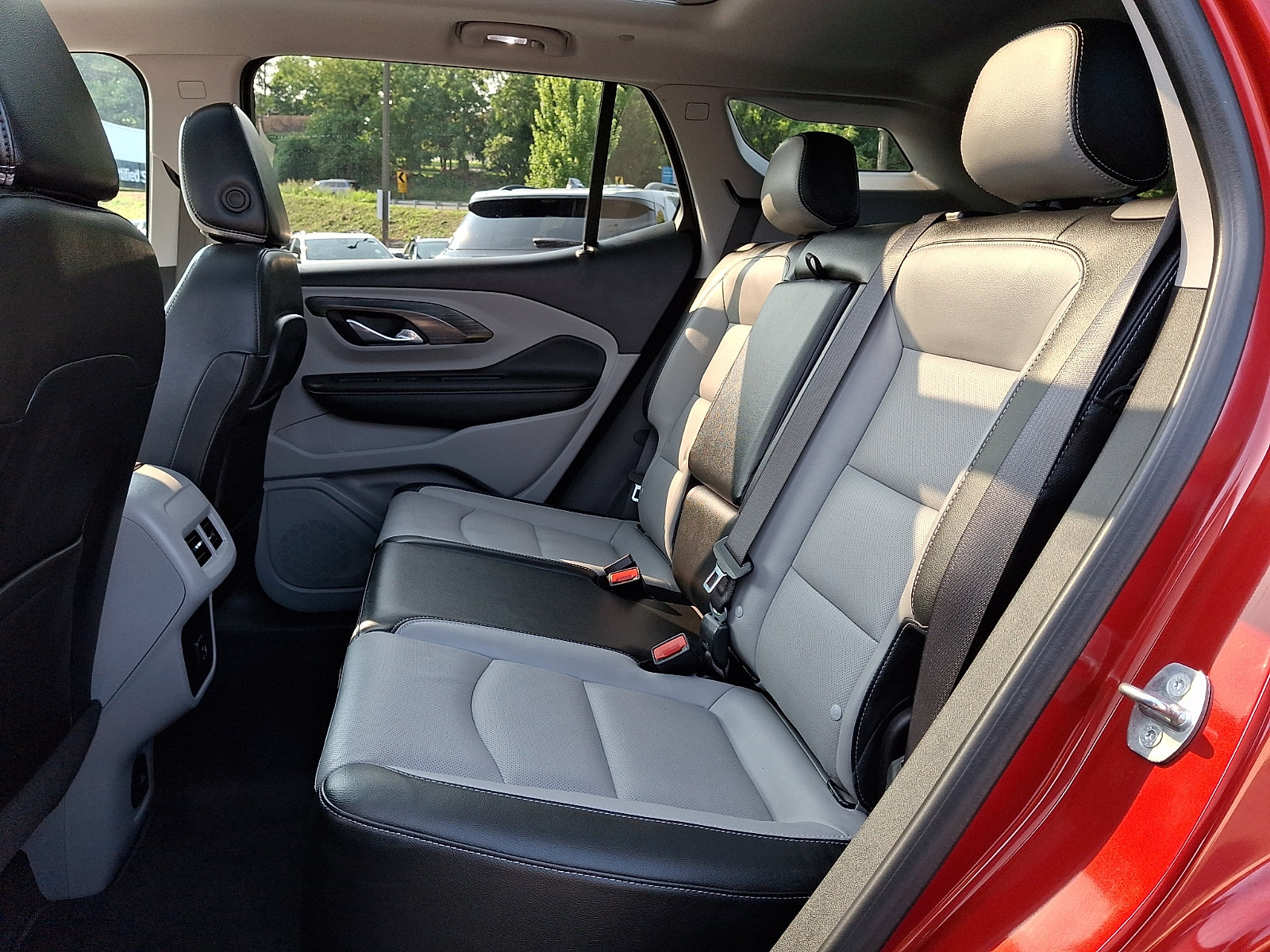 Used 2023 GMC Terrain SLT AWD/4WD image 10