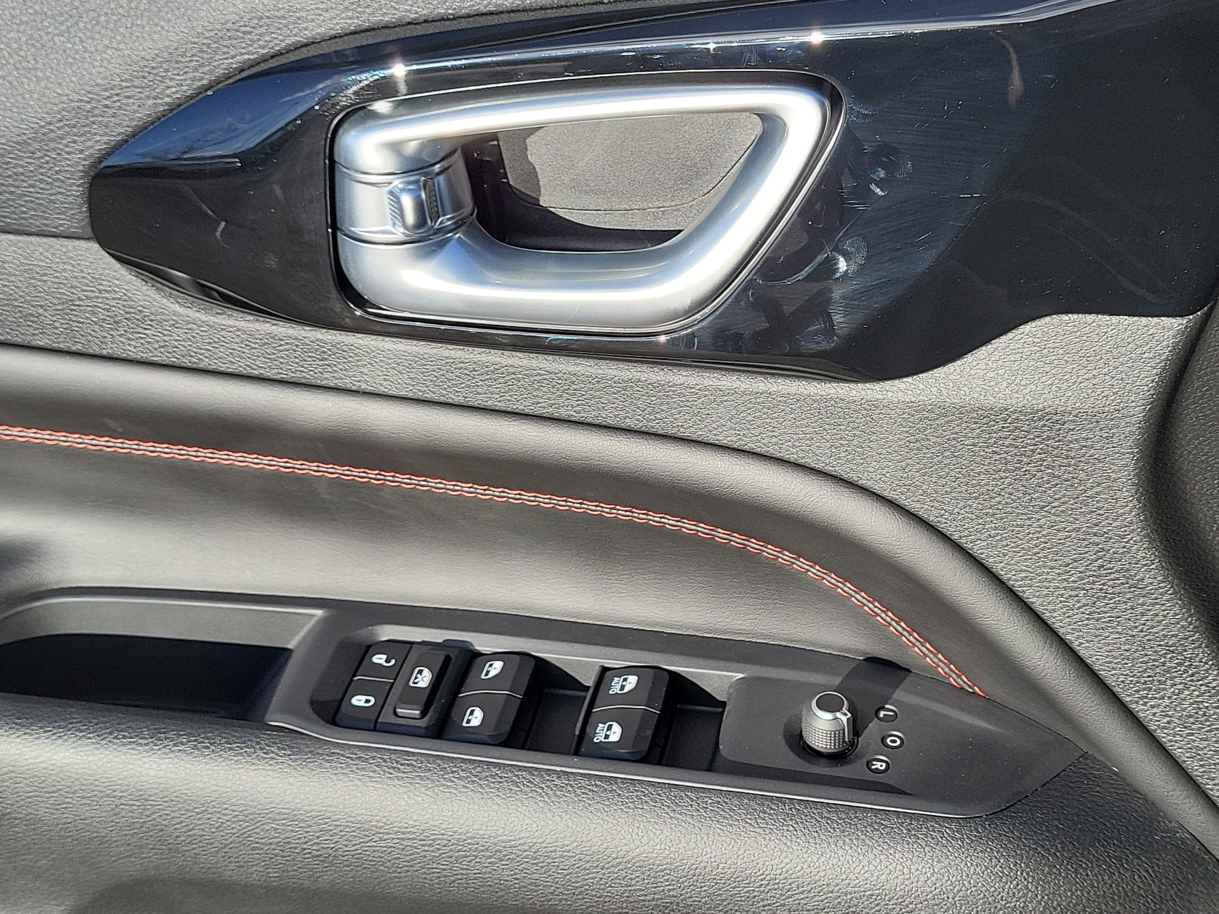 New 2026 Jeep Compass Trailhawk w/ Sun, Sound & Navigation Group image 19