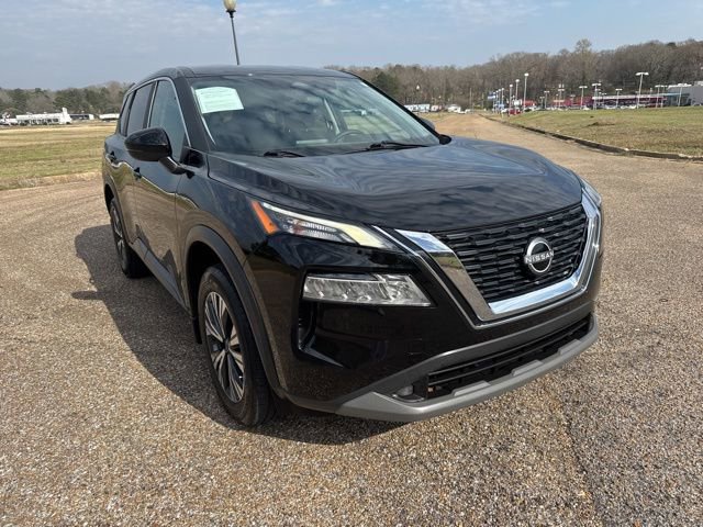 Used 2022 Nissan Rogue SV image 2