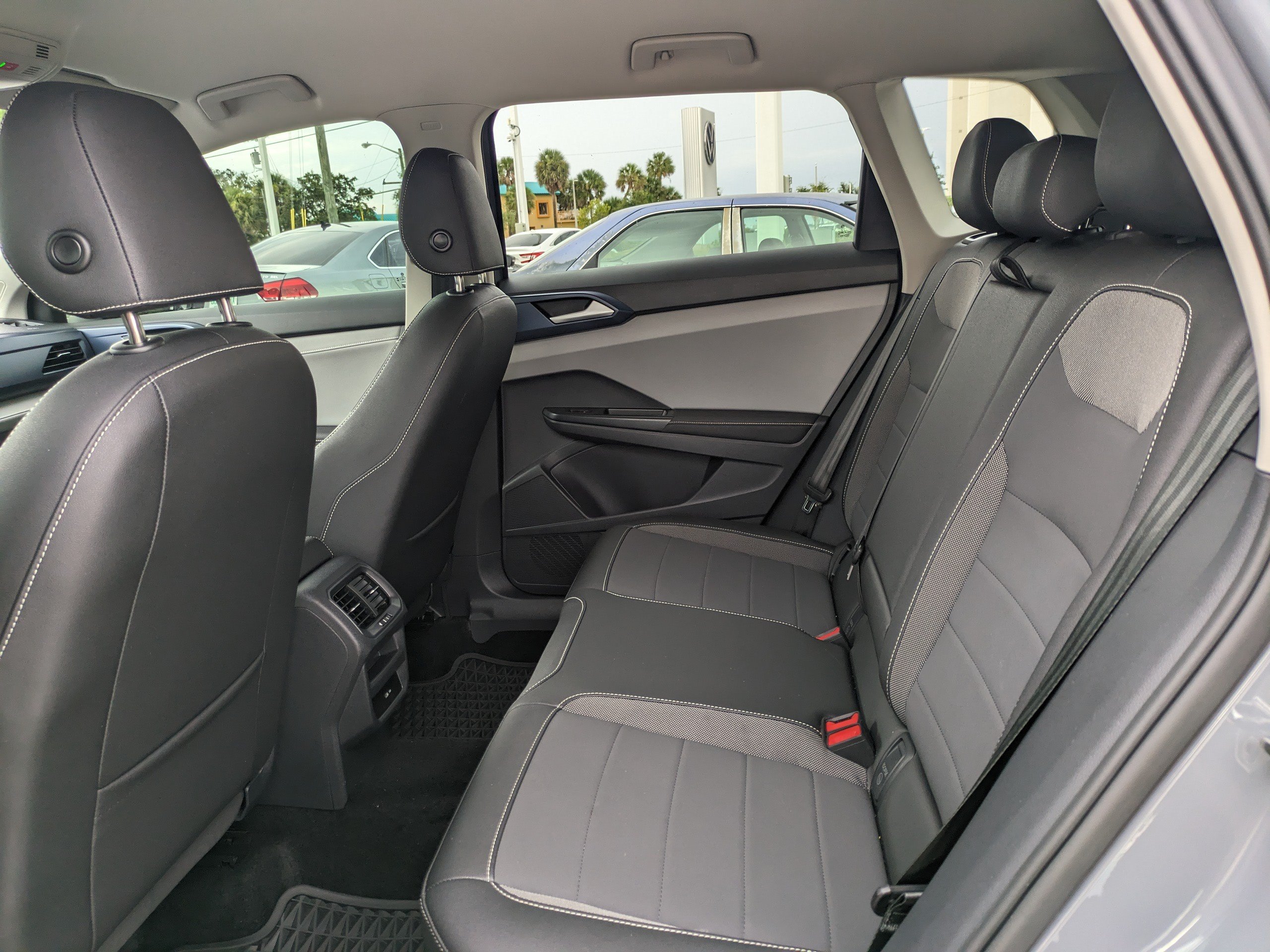 Certified 2024 Volkswagen Taos SE FWD image 14