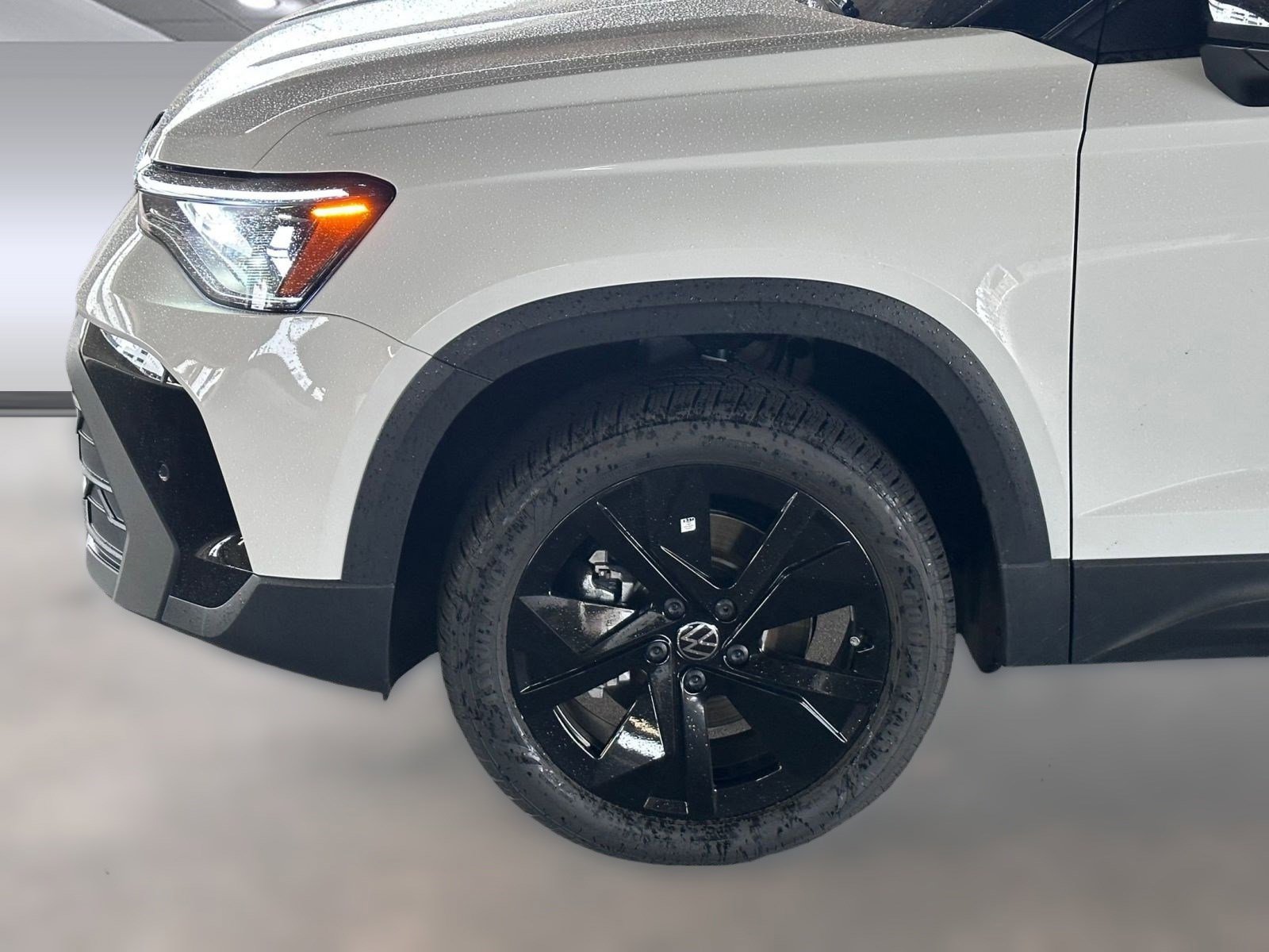 New 2026 Volkswagen Taos SE image 10