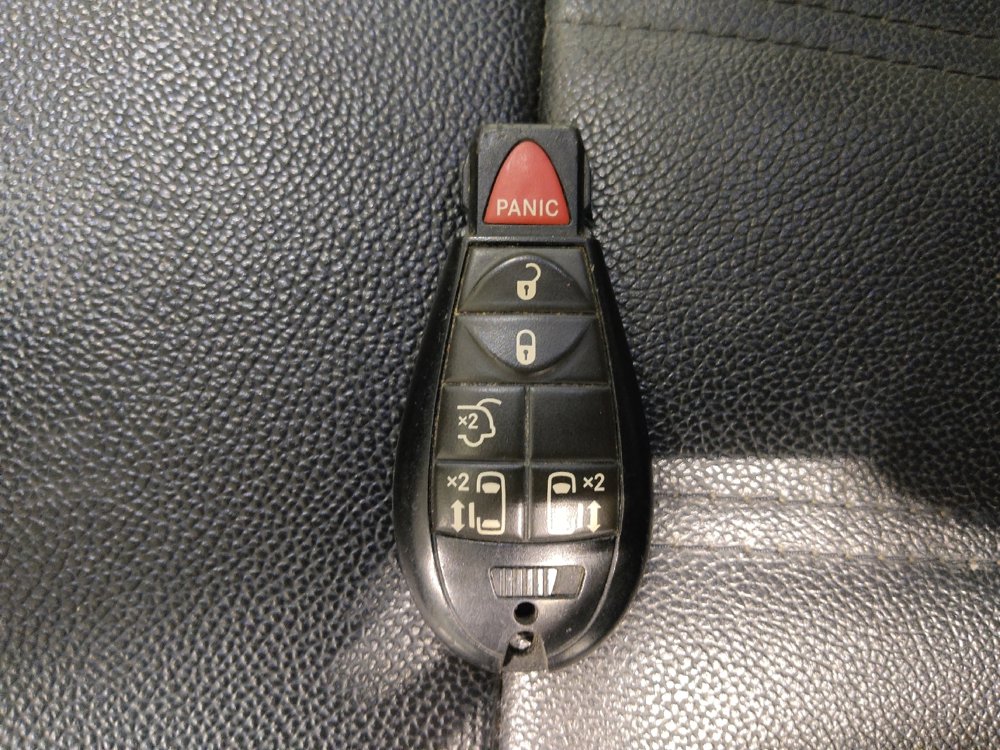 Used 2016 Chrysler Town & Country Touring image 32