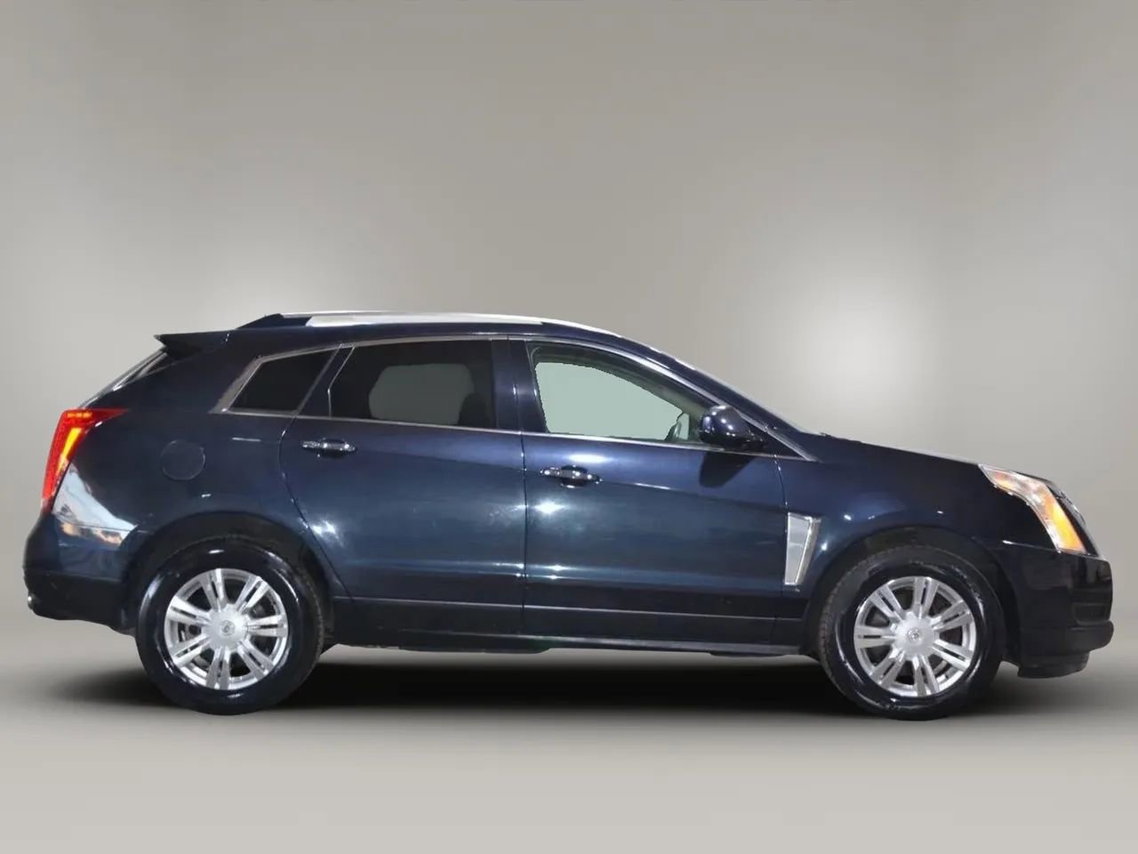 Used 2016 Cadillac SRX Luxury w/ Driver Awareness Package image 9