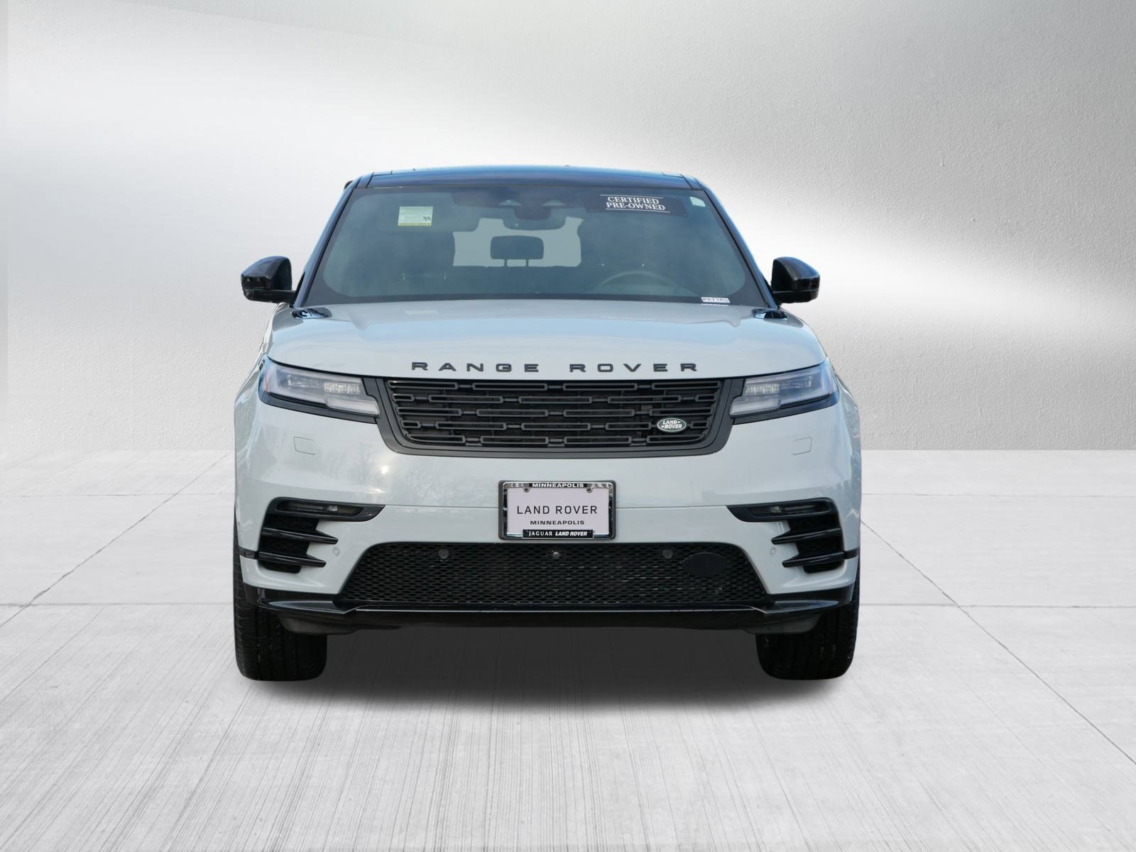 Used 2025 Land Rover Range Rover Velar Dynamic SE image 2