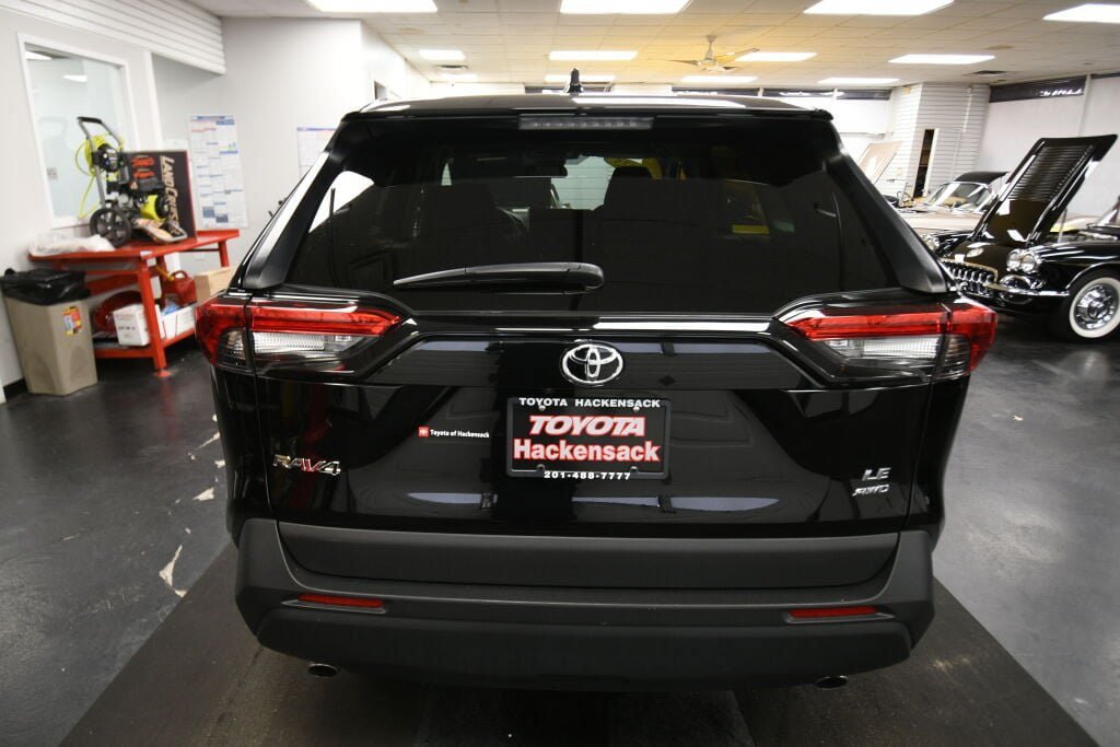 Certified 2025 Toyota RAV4 LE AWD/4WD image 6