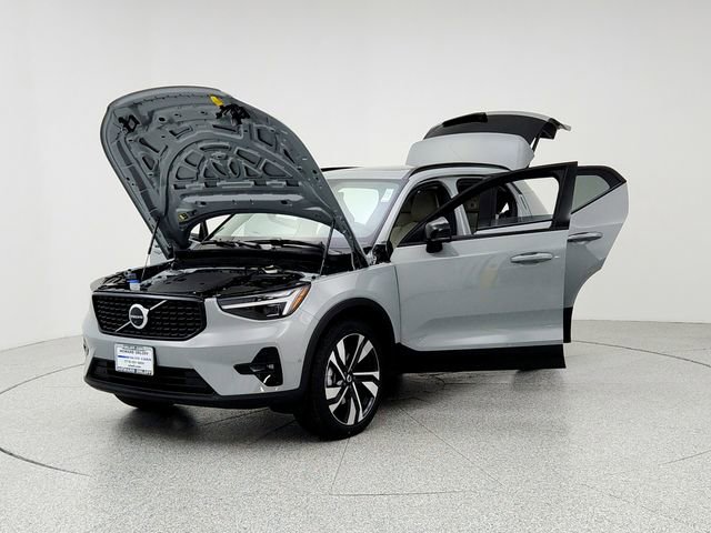 New 2026 Volvo XC40 B5 Ultra w/ Climate Package image 9