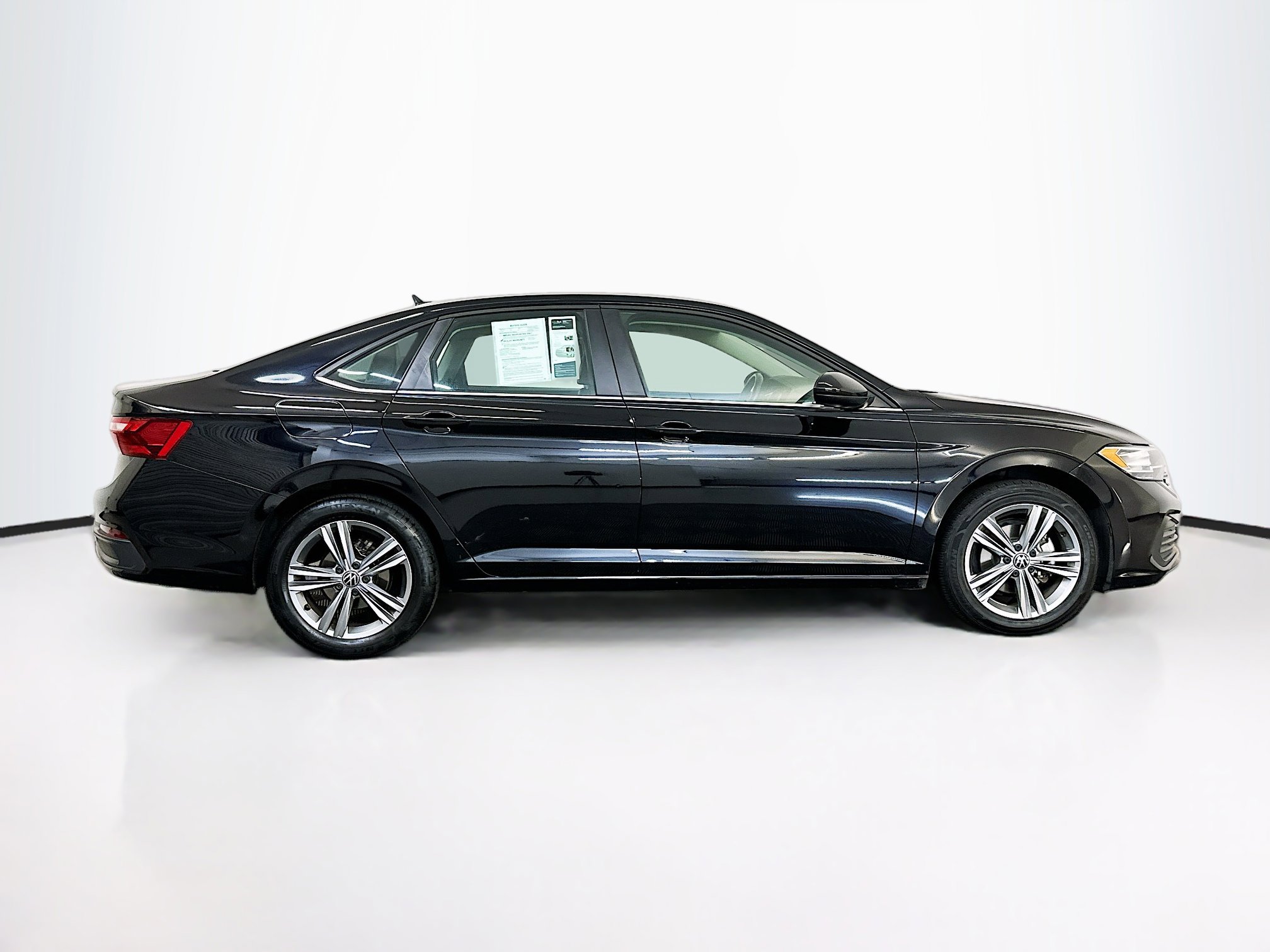 Used 2024 Volkswagen Jetta SE image 10