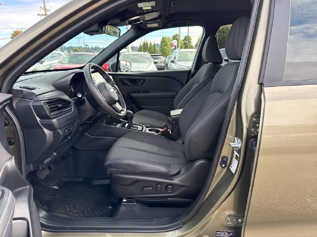 Used 2025 Subaru Forester Premium AWD/4WD image 14