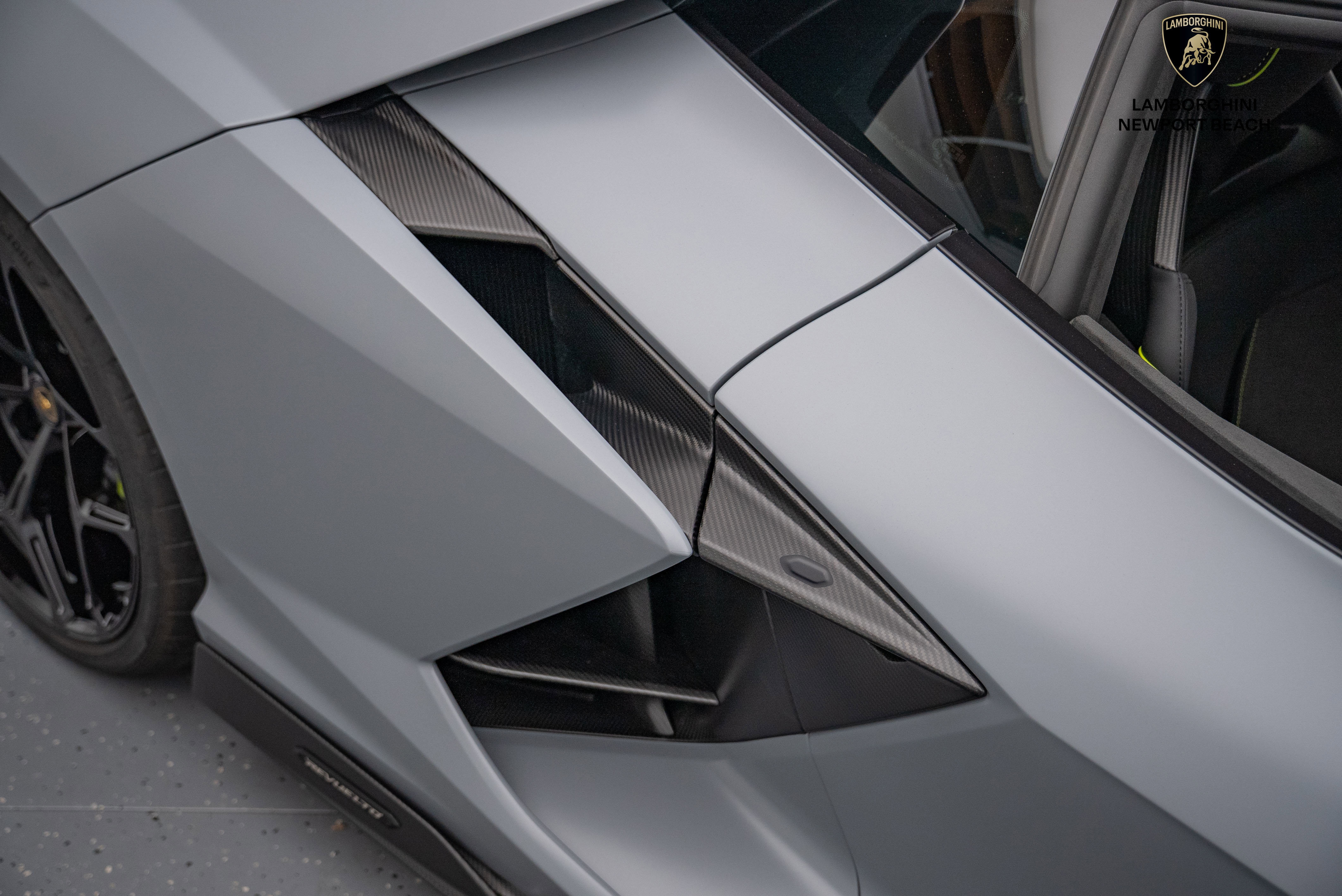 Used 2024 Lamborghini Revuelto image 7