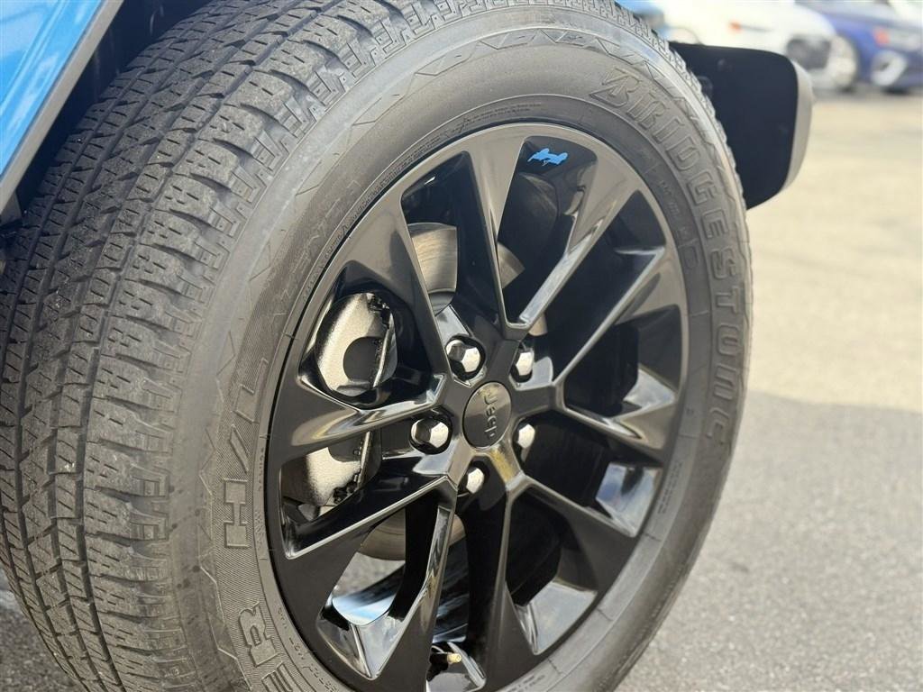 Used 2023 Jeep Wrangler Sahara w/ Cold Weather Group image 9