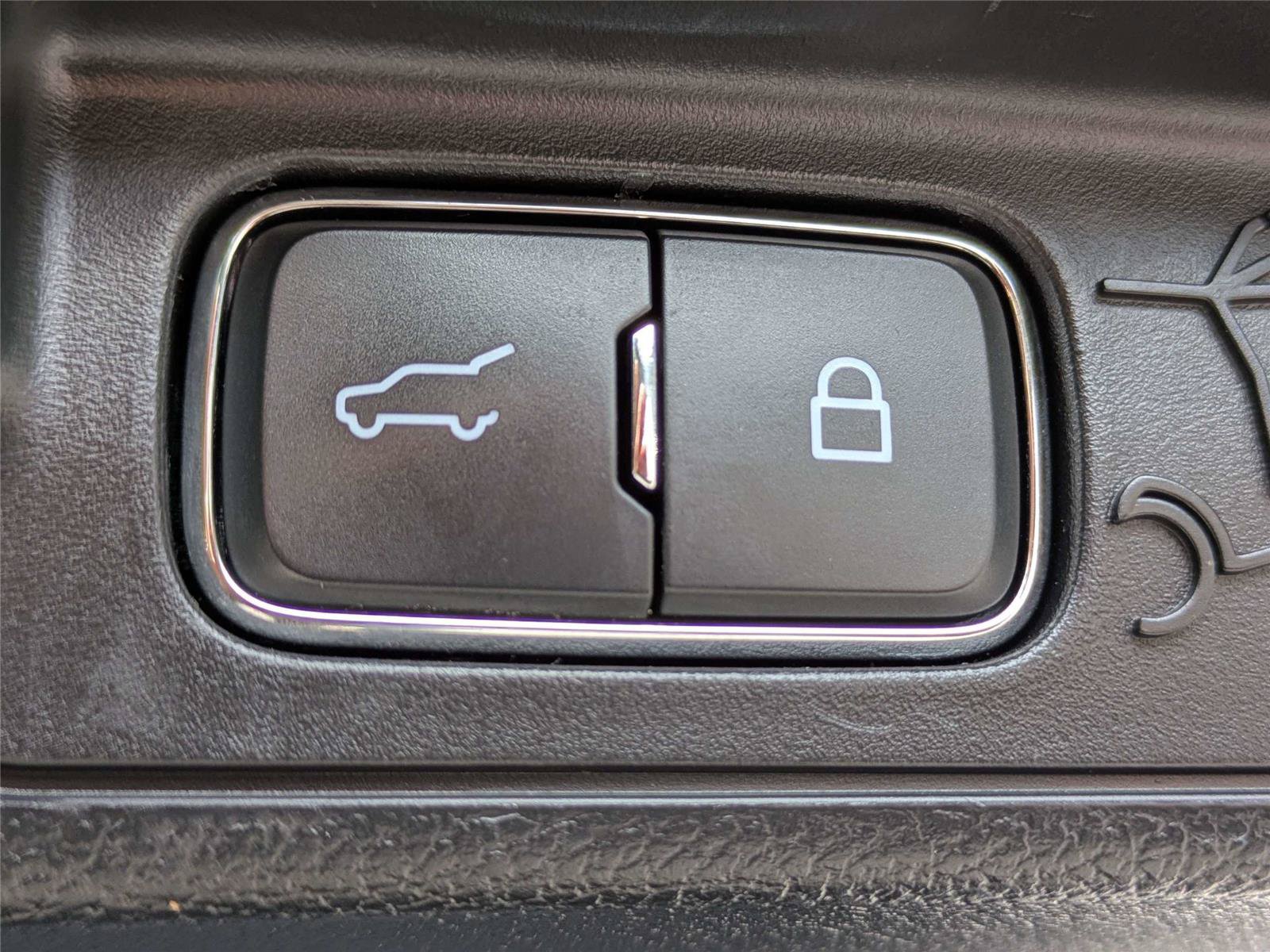 Used 2024 Ford Explorer XLT RWD image 16