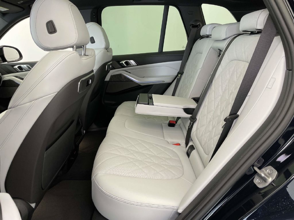 New 2026 BMW X5 xDrive50e w/ M Sport Package AWD/4WD image 16