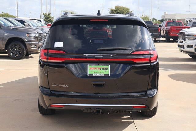 New 2027 Chrysler Pacifica Pinnacle w/ Theater Group FWD image 5