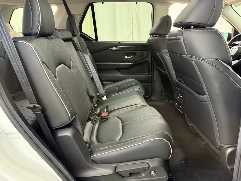 Used 2025 Honda Pilot Elite image 31