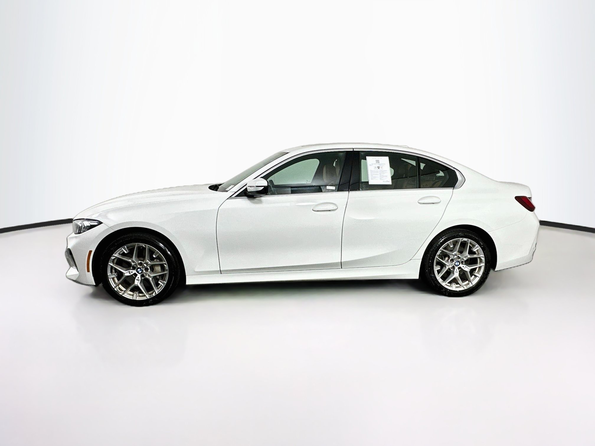 Used 2025 BMW 330i Sedan RWD image 4
