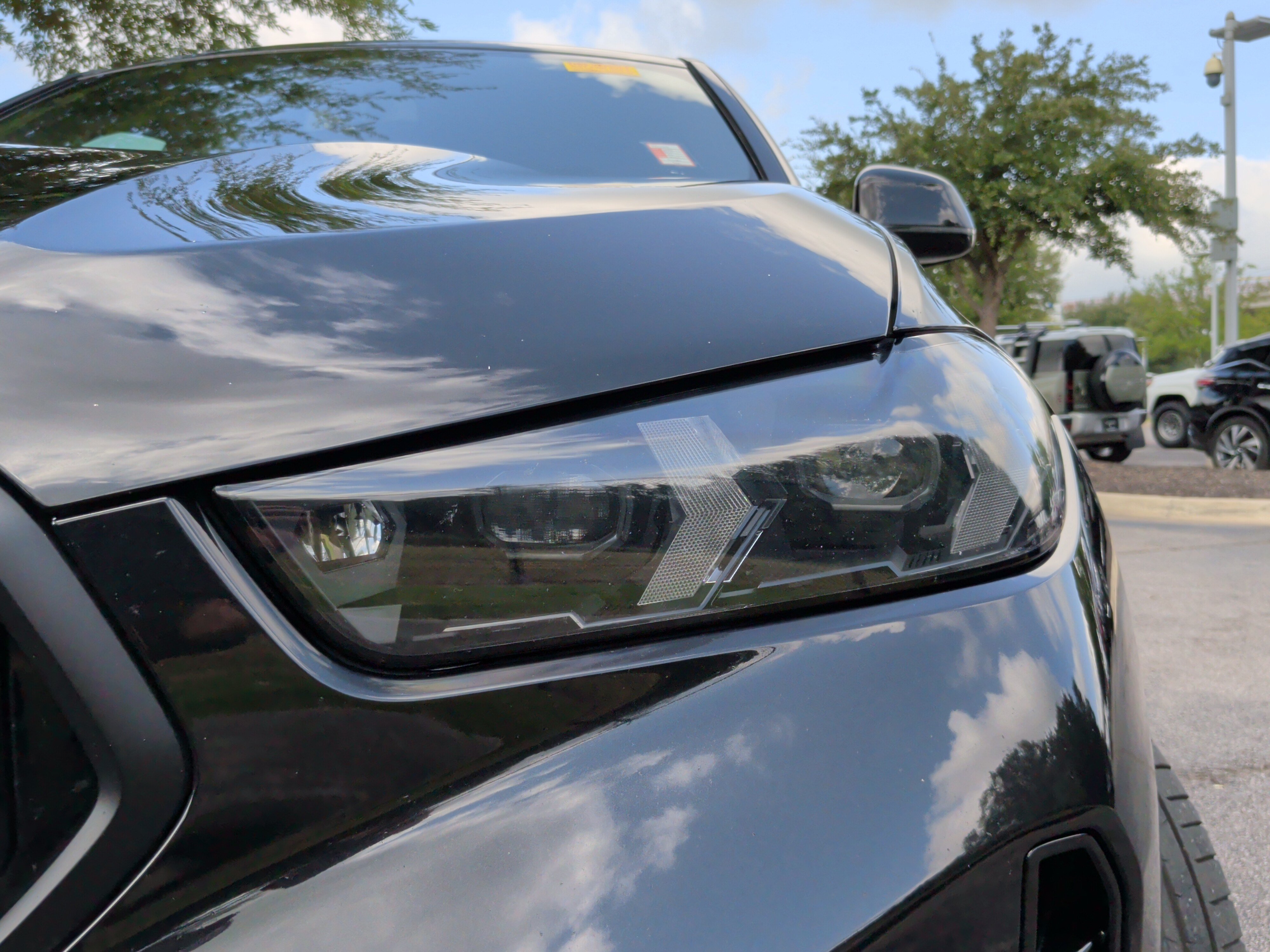 Used 2024 BMW X6 xDrive40i w/ M Sport Professional Package AWD/4WD image 3