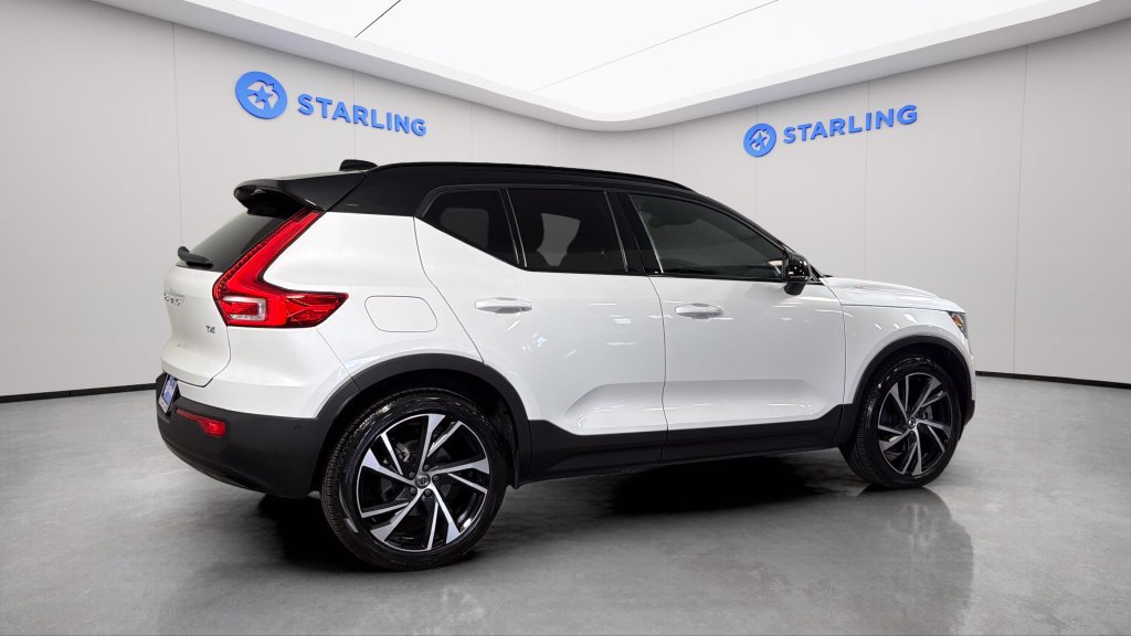 Used 2021 Volvo XC40 T4 R-Design w/ Advanced Package FWD image 10