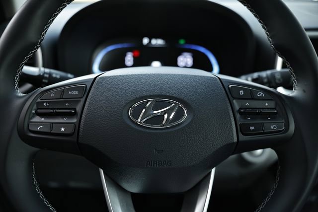 Used 2024 Hyundai Venue SEL image 32