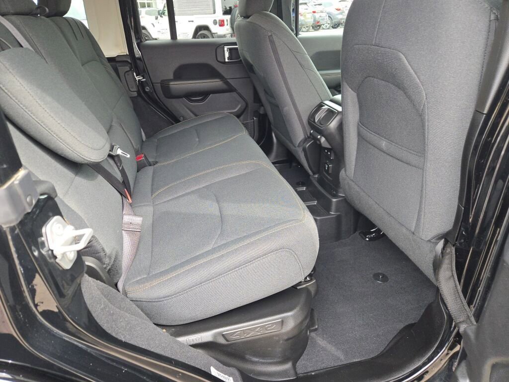 Certified 2025 Jeep Wrangler Unlimited Sahara w/ Safety Group image 10