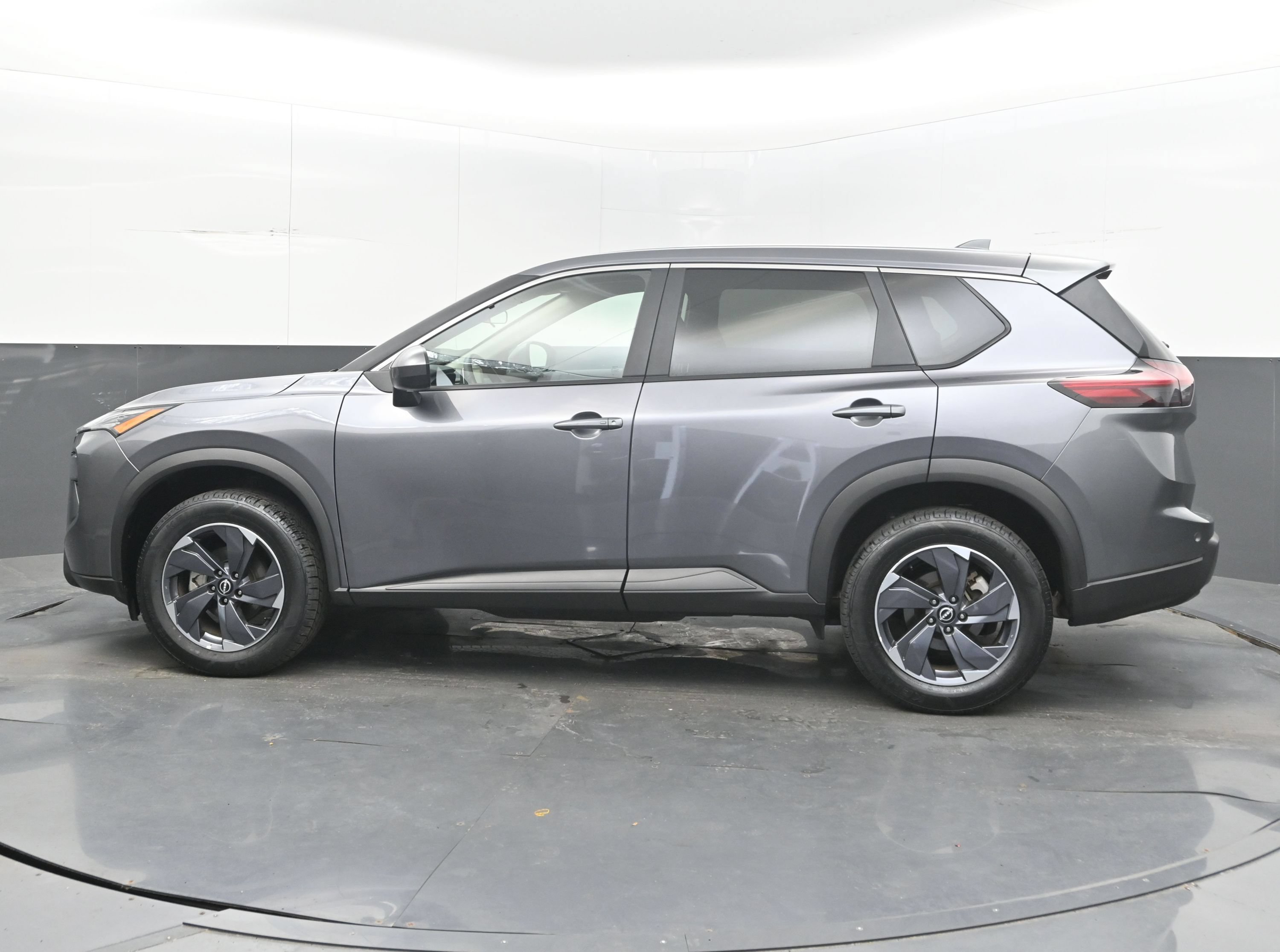 Used 2025 Nissan Rogue SV FWD image 7