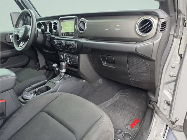 Used 2023 Jeep Gladiator Overland w/ LED Lighting Group AWD/4WD image 13