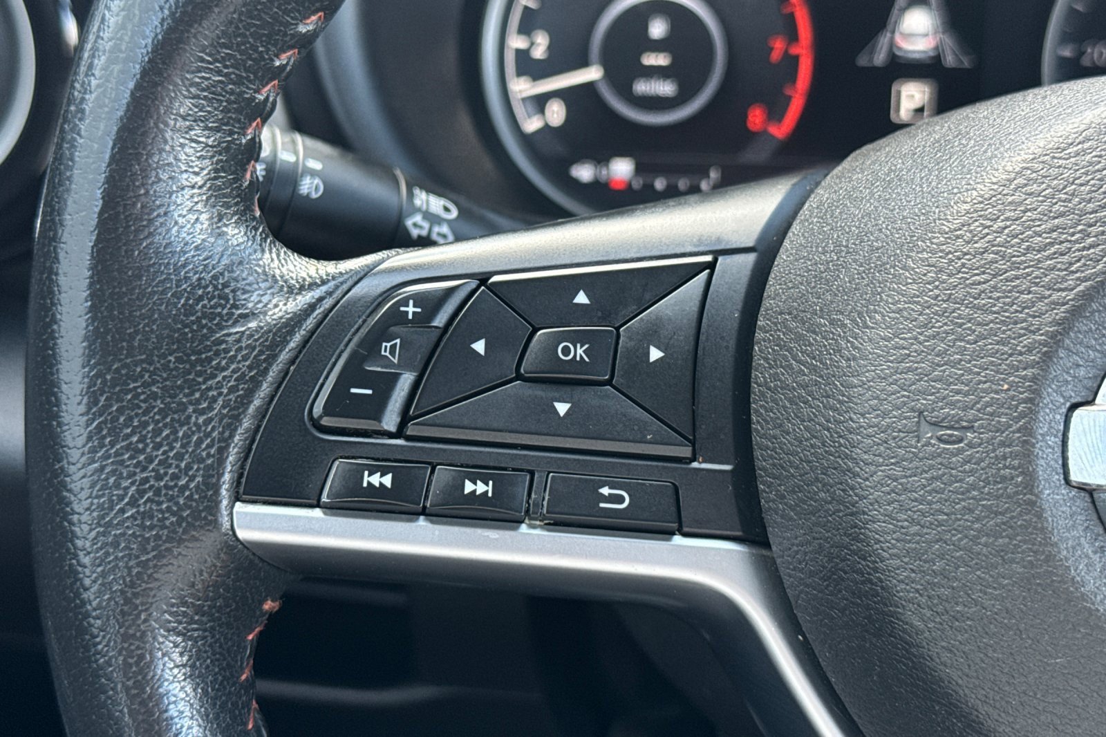 Used 2020 Nissan Kicks SR image 25