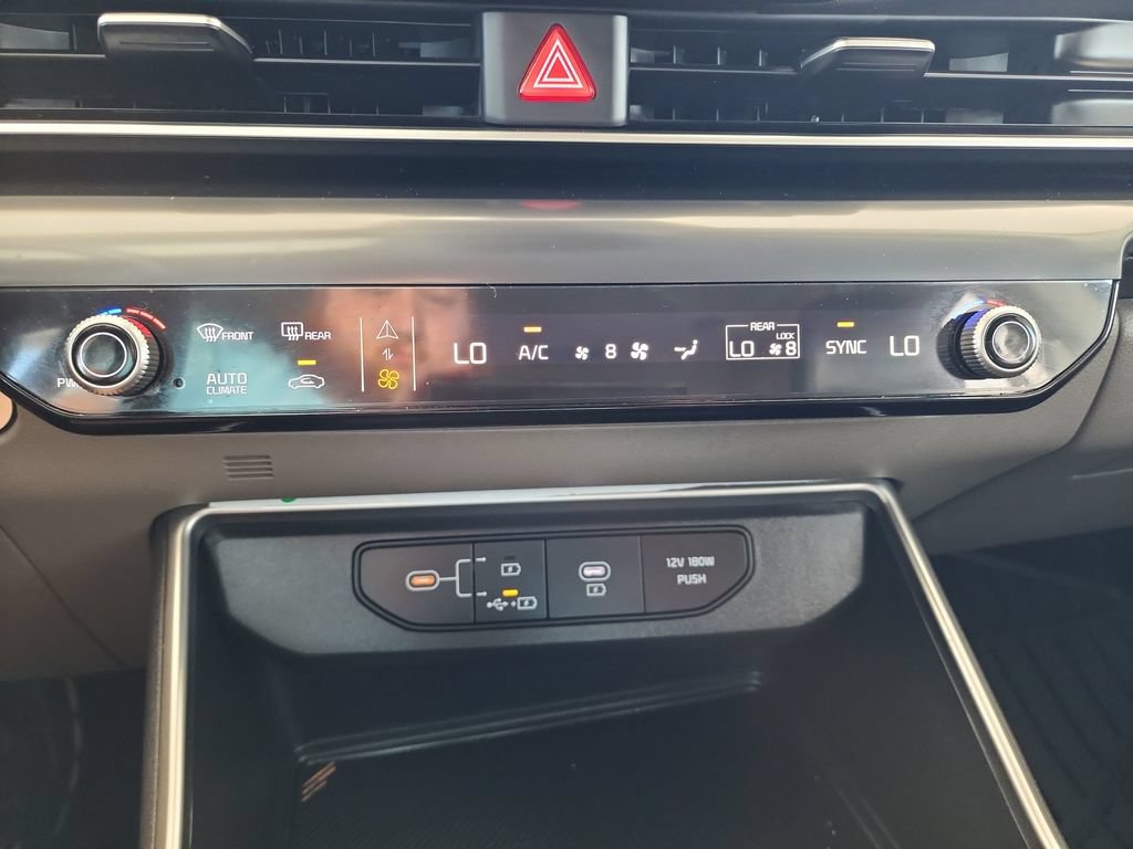 Used 2025 Kia Carnival FWD image 26