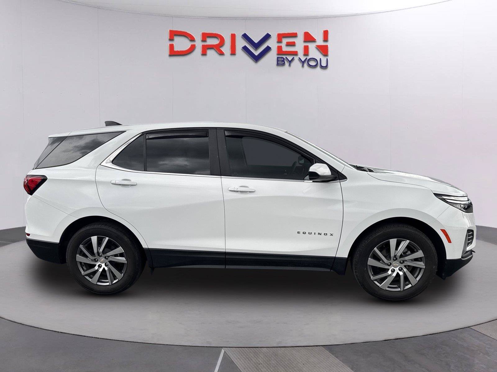 Used 2023 Chevrolet Equinox LT FWD image 3