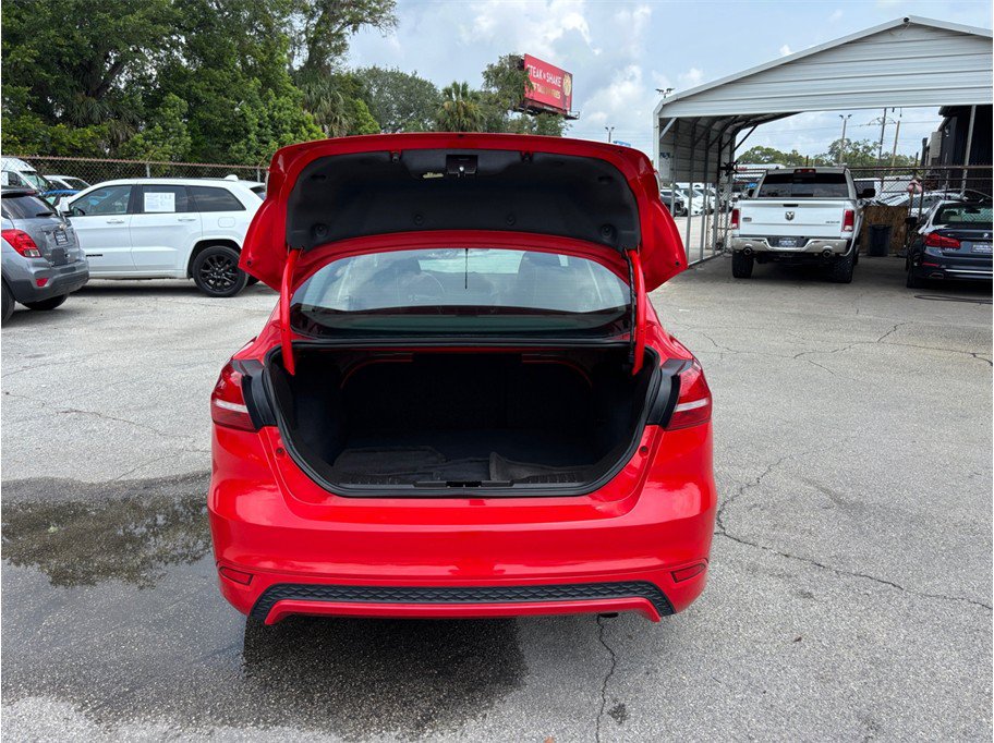 Used 2016 Ford Focus SE w/ SE Sport Package FWD image 32