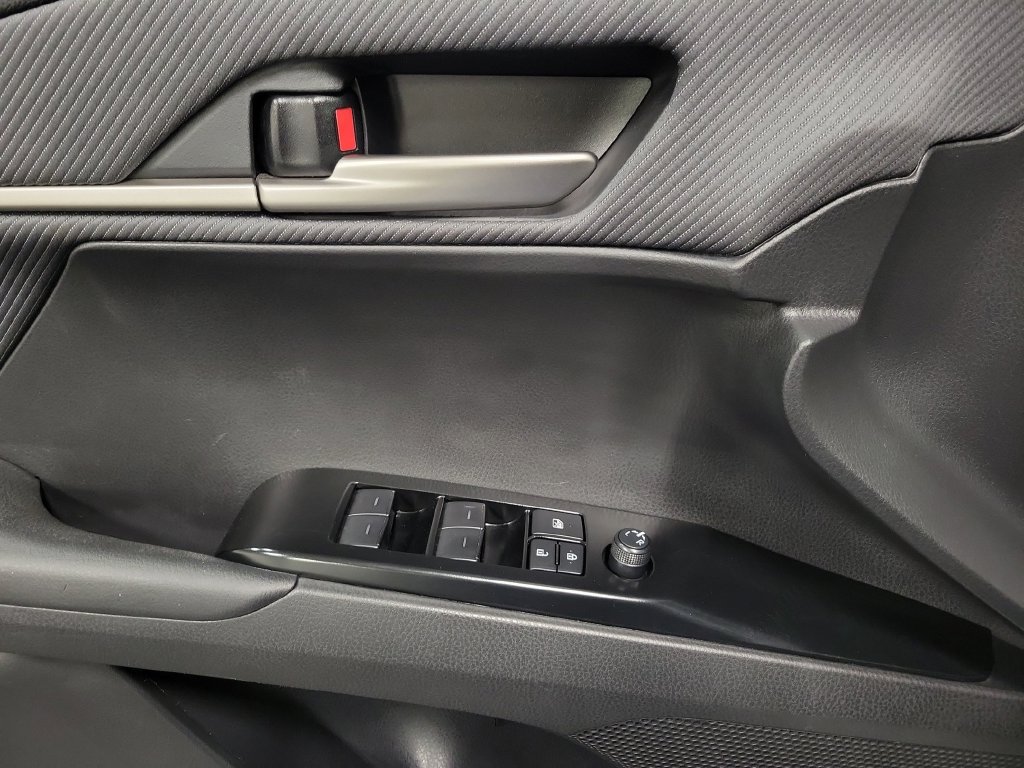 Used 2025 Toyota Camry SE FWD image 29